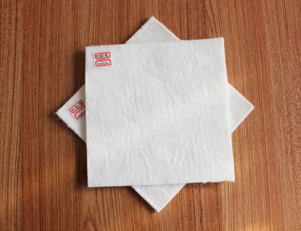 長(zhǎng)絲布復(fù)合土工膜